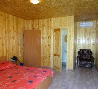 Гостевой дом Гостевой дом Валентина Пицунда Стандартный трехместный номер-1